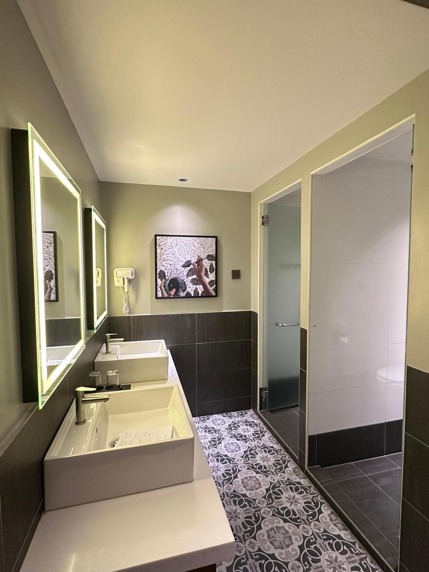 Nb Hotel Джохор Бахру Екстериор снимка