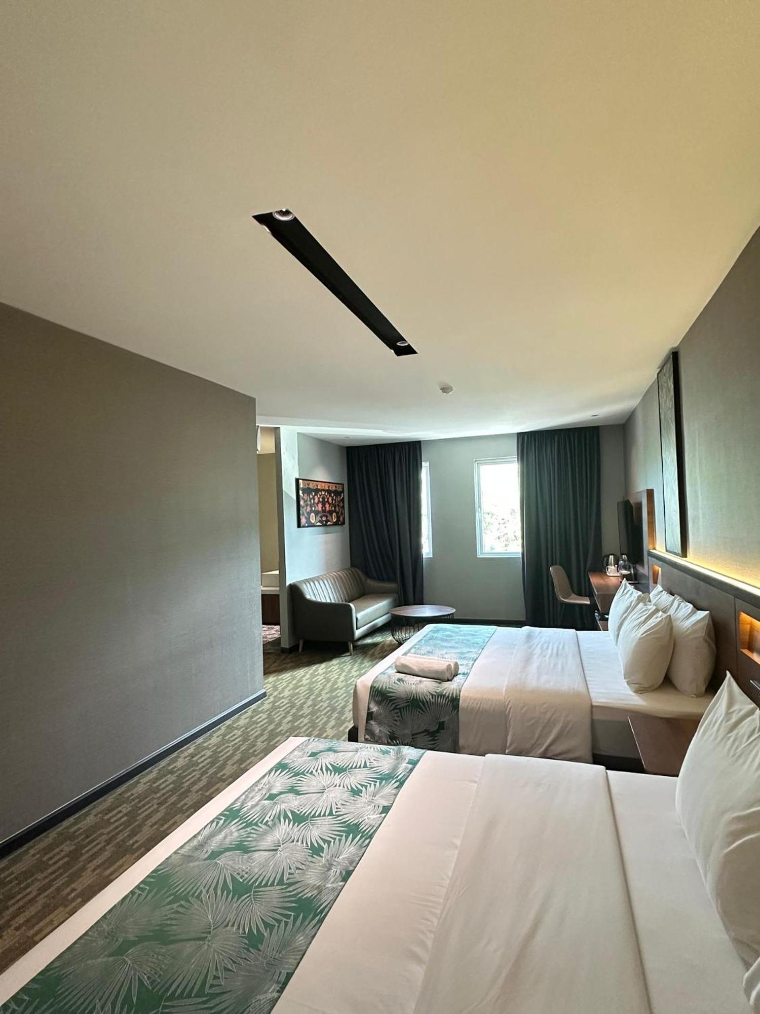 Nb Hotel Джохор Бахру Екстериор снимка