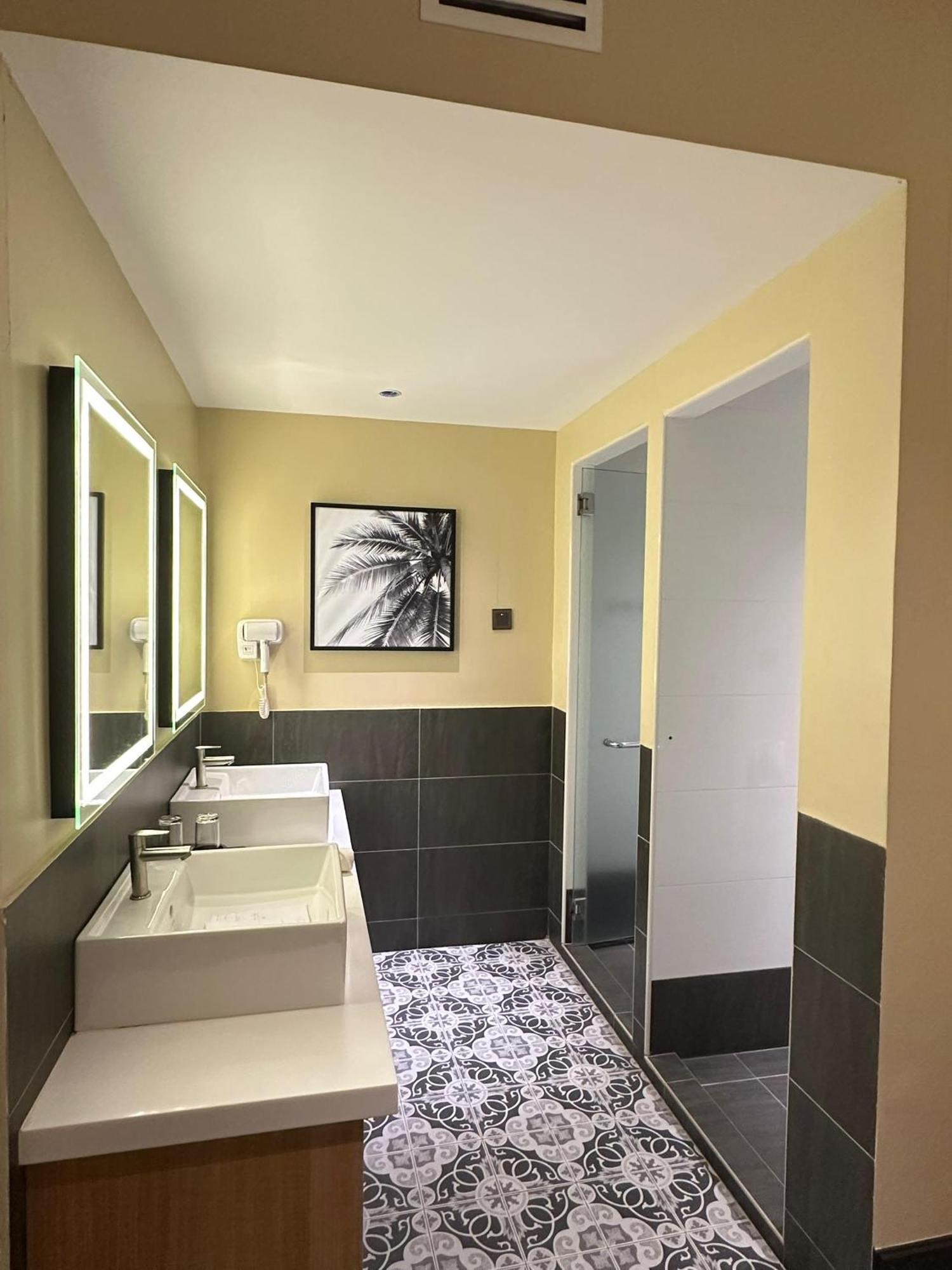Nb Hotel Джохор Бахру Екстериор снимка